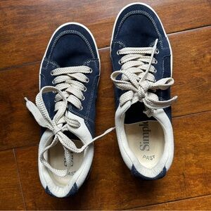 Simple men's sneakers blue and white 10